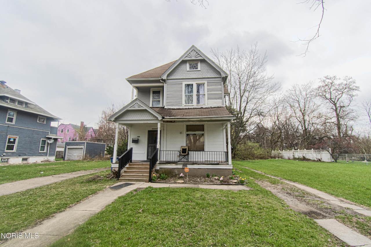 2422 Lawrence Avenue - Photo 1