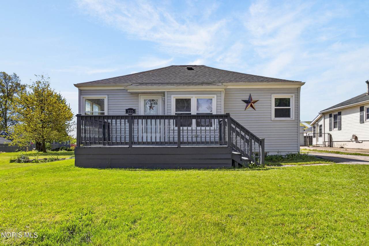 225 19th Street - Photo 1