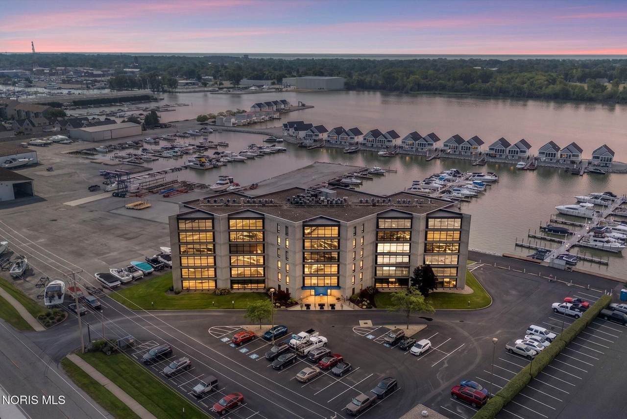 711 Lakeshore Drive - Photo 1