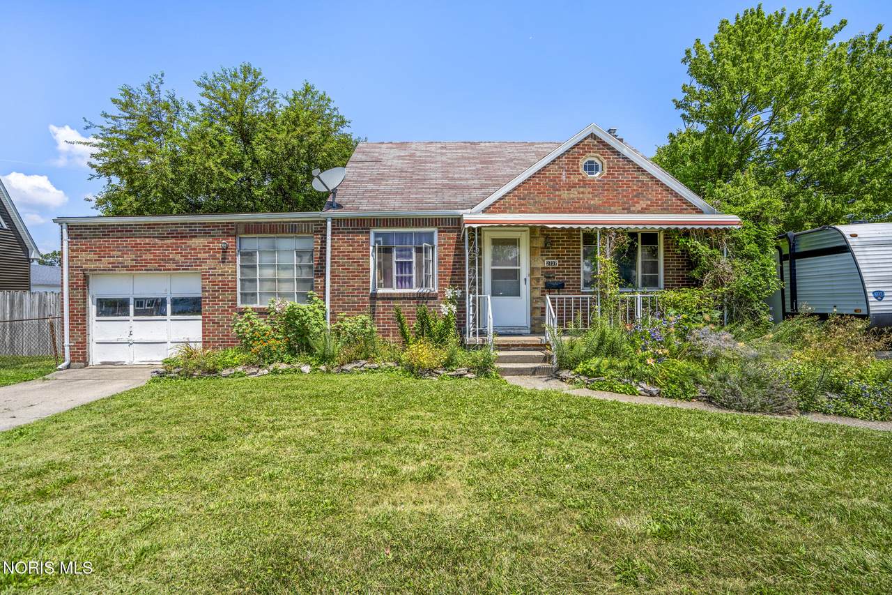 2737 109th Street - Photo 1