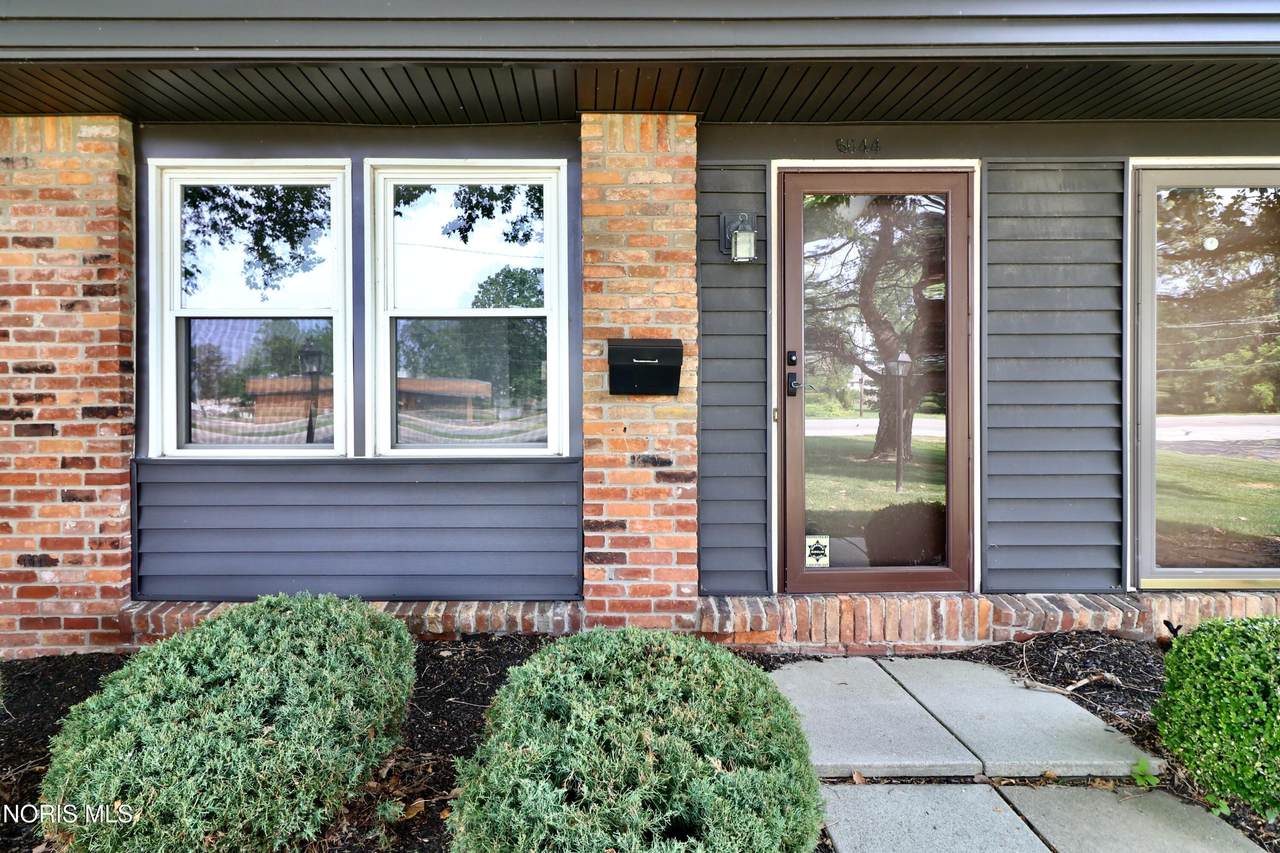 6044 Summit Street - Photo 1