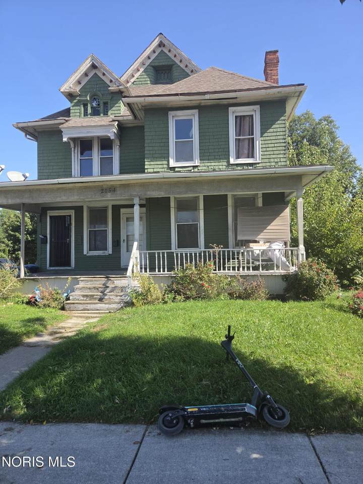 2154 Maplewood Avenue - Photo 1