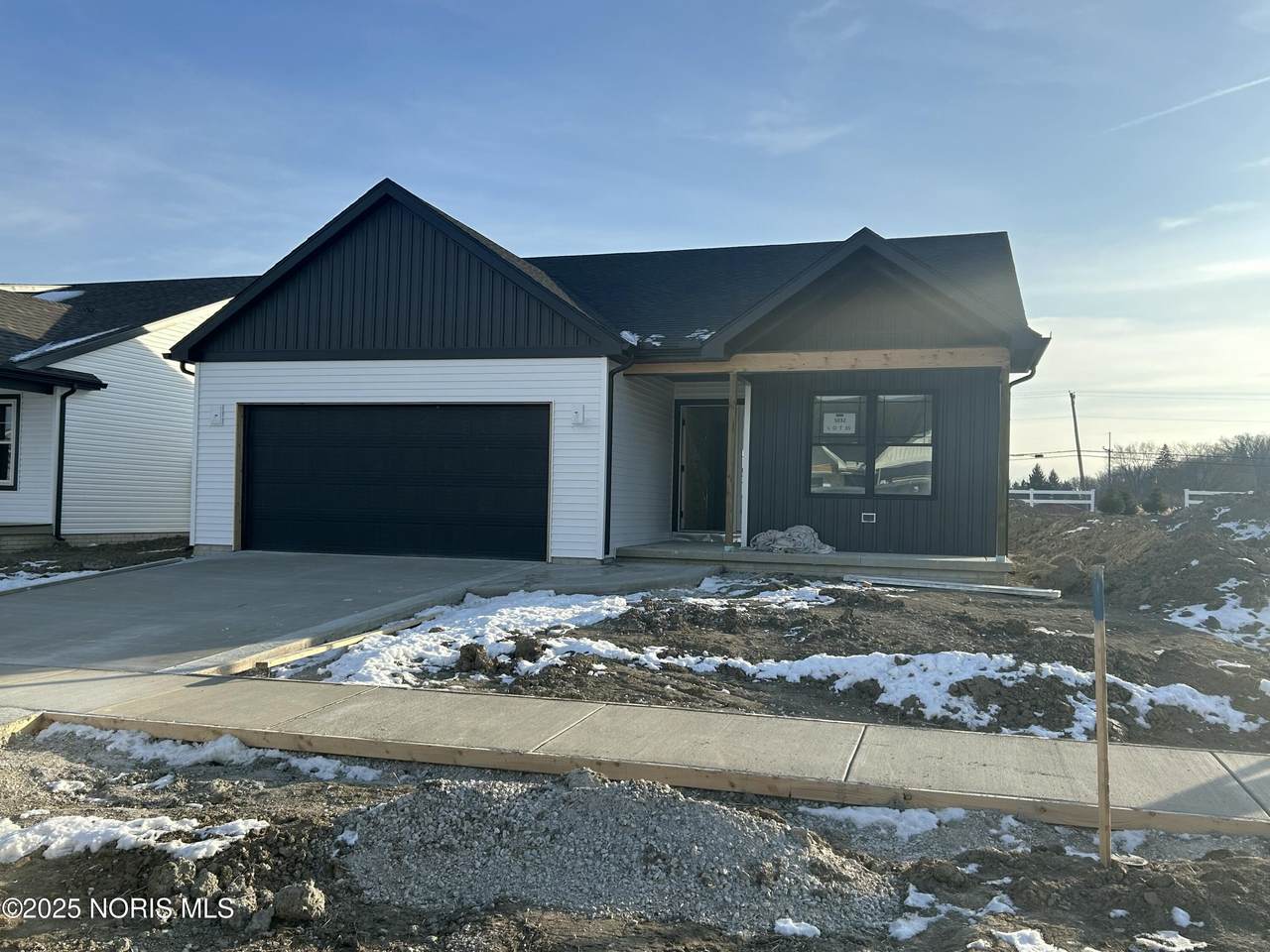 5032 Easton Drive - Photo 1