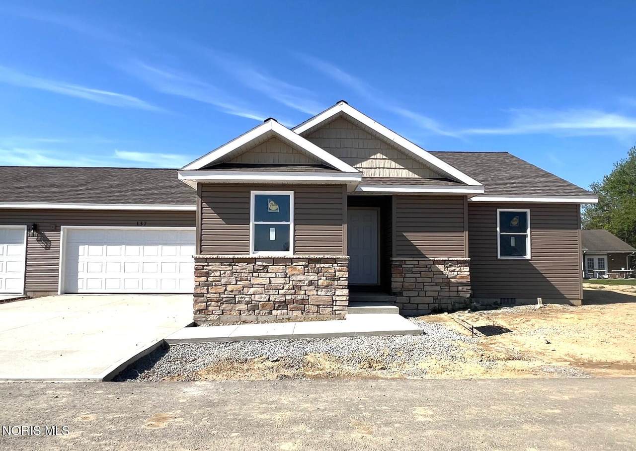 987 Greenbrier Road - Photo 1