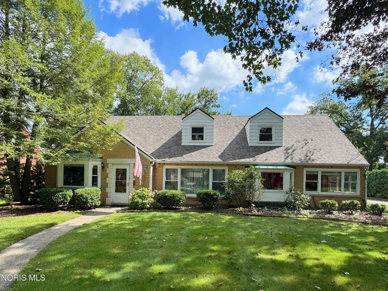 2806 Meadowwood Drive - Photo 1
