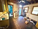 401 Victoria Place - Photo 6