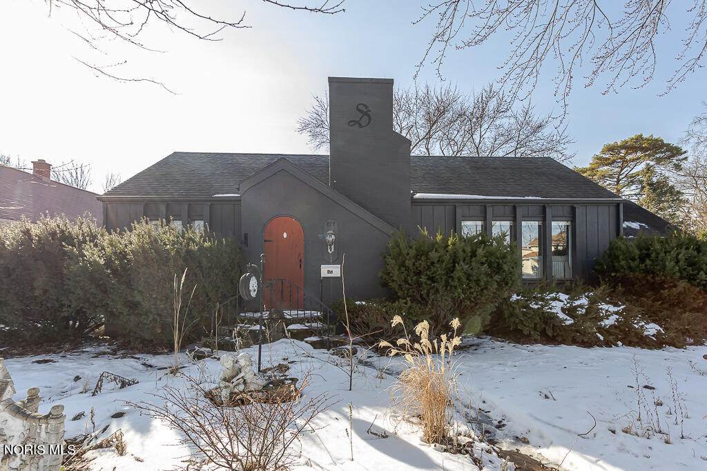 817 Center Street - Photo 1