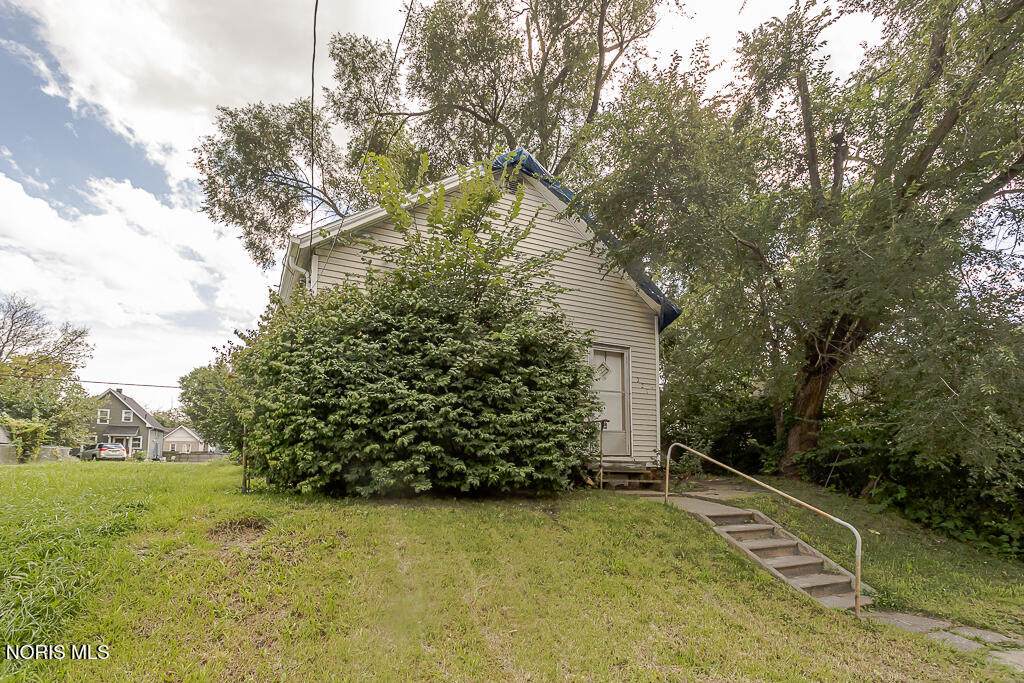 221 Segur Avenue - Photo 1
