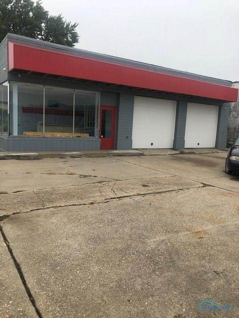 2501 Summit - Photo 1