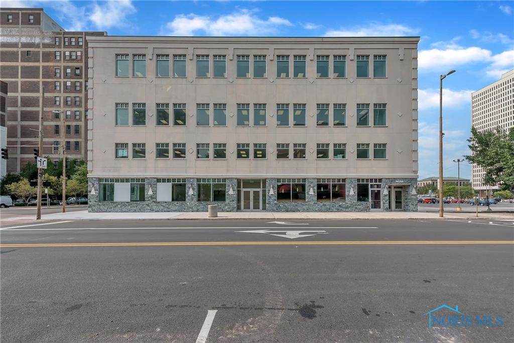 502 Adams - Photo 1