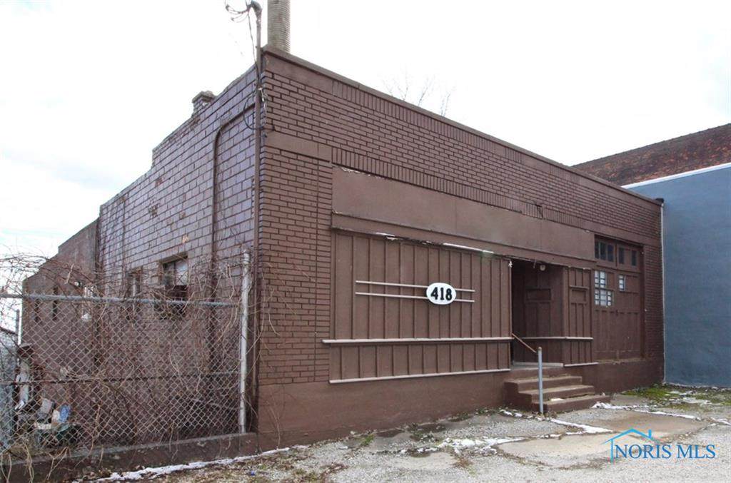 418 Front - Photo 1