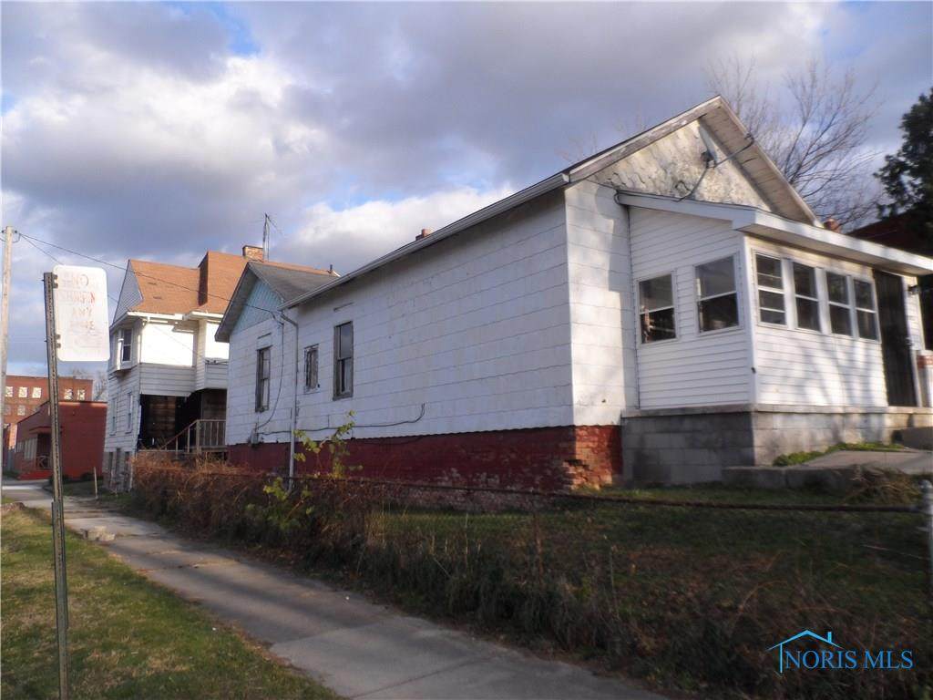 924 Walnut - Photo 1