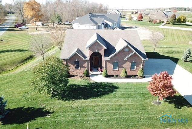 18520 Treetop - Photo 1