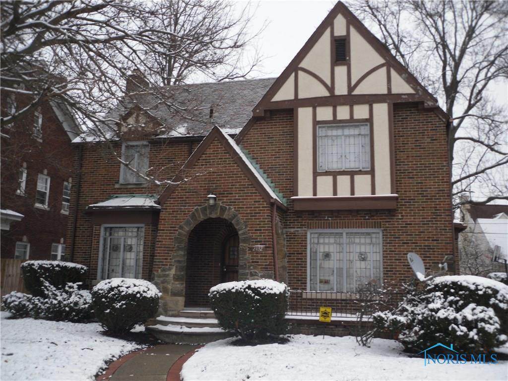 2132 Parkside - Photo 1