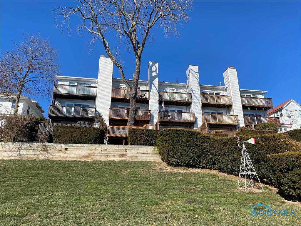 2543 Broadway - Photo 1