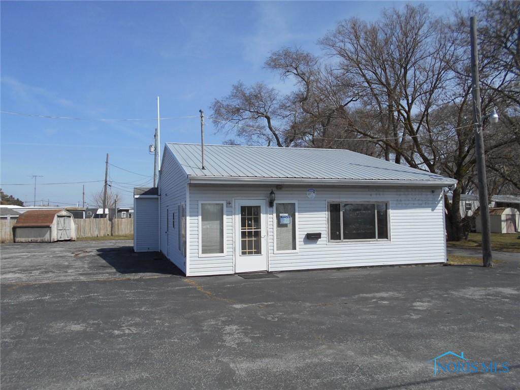 1302 Perrysburg Road - Photo 1