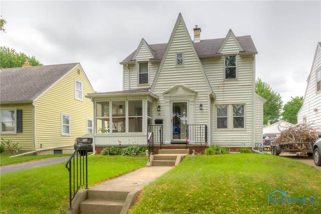 19 Capistrano Avenue - Photo 1