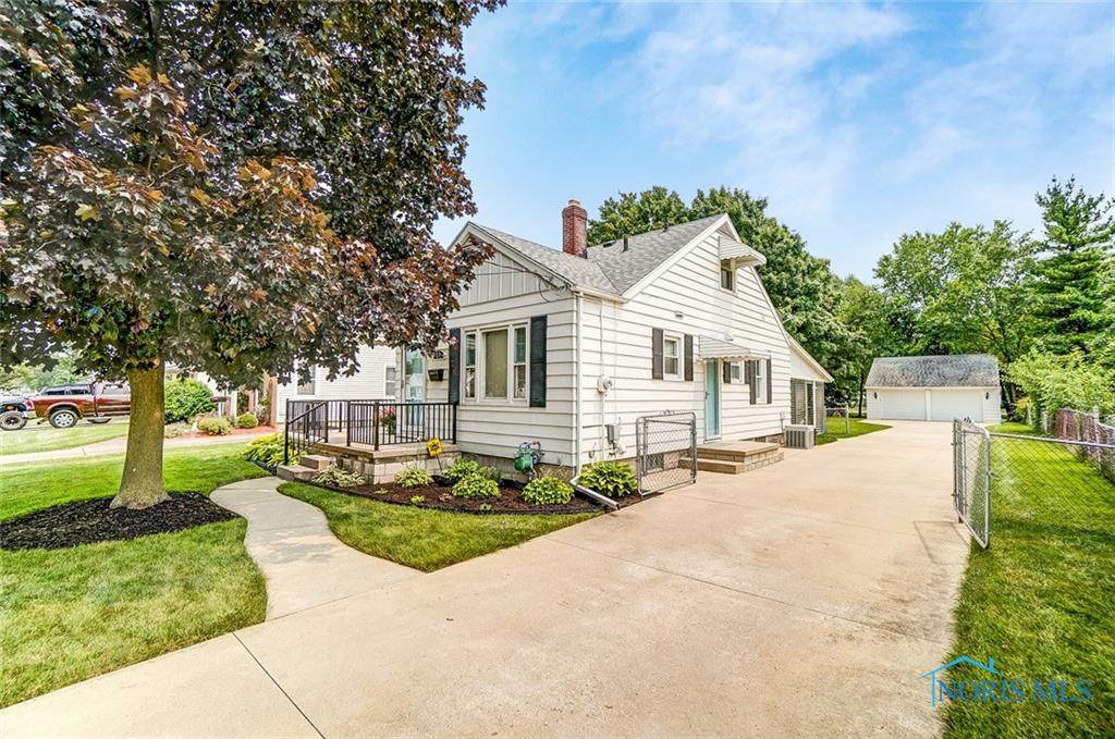 906 7th Street - Photo 1