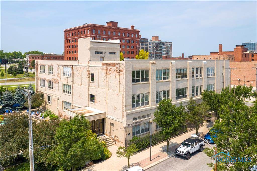 100 Huron Street - Photo 1