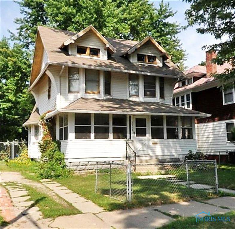 2515 Maplewood Avenue - Photo 1