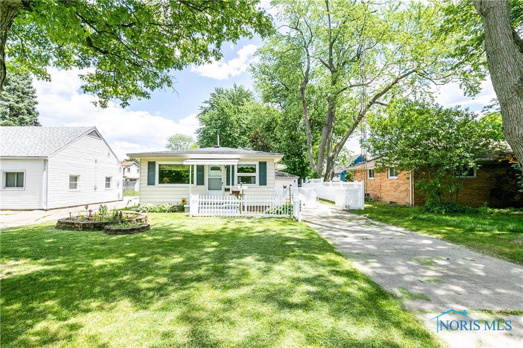 1003 Nela Parkway - Photo 1