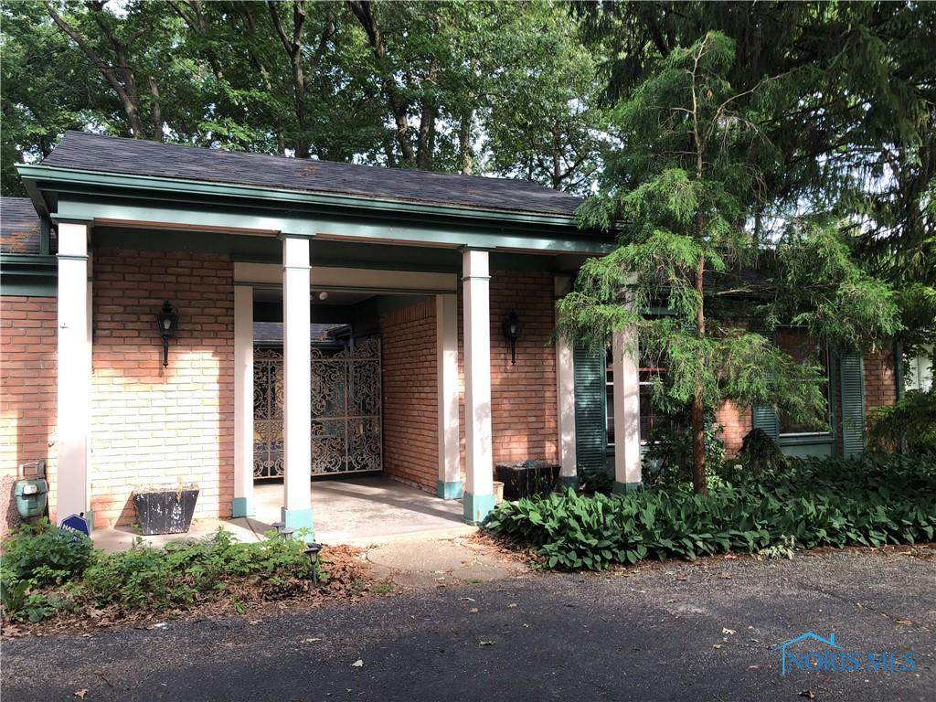 3912 Surrey Road - Photo 1