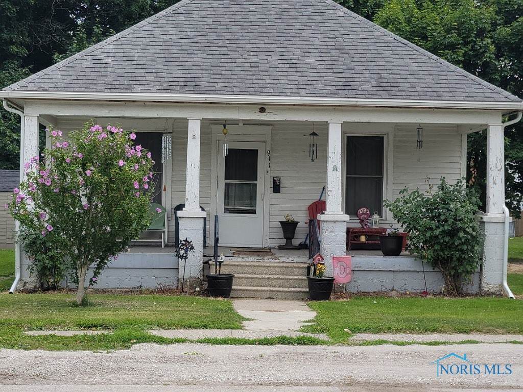 911 Jackson Avenue - Photo 1