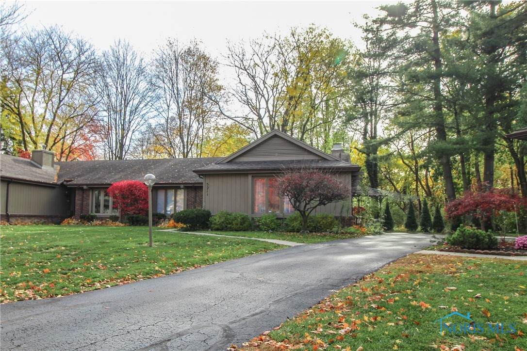 5211 Pine Grove Court - Photo 1