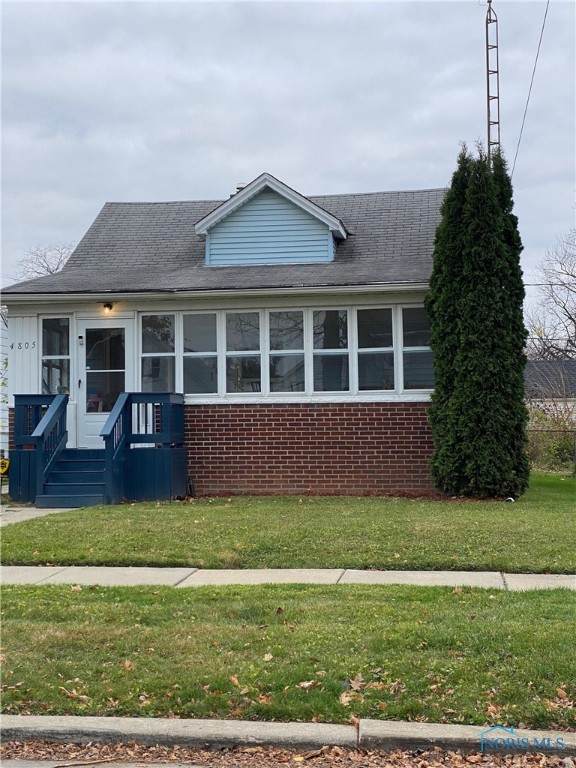 4805 Burnham Avenue - Photo 1