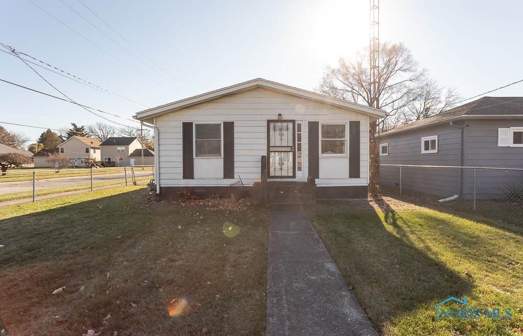 1574 Booth Avenue - Photo 1