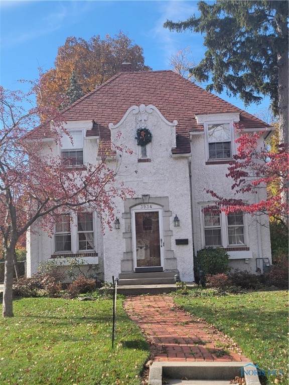 3934 Rugby Drive - Photo 1