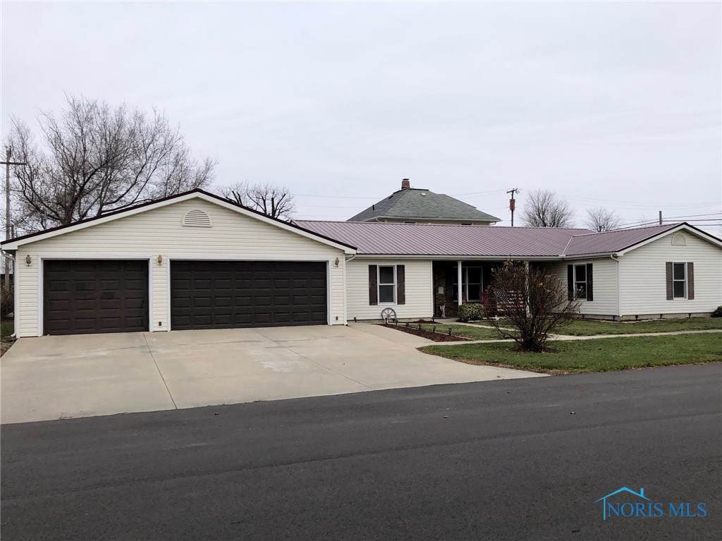 105 Oak Street - Photo 1
