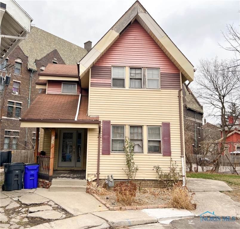 532 Colonial Court - Photo 1