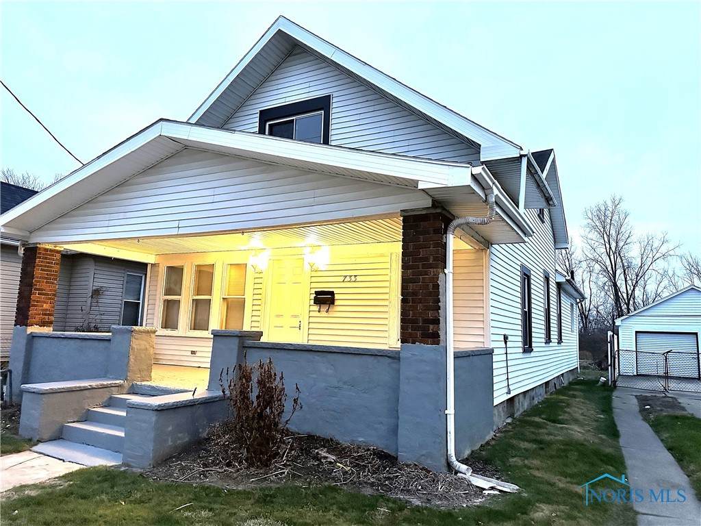 733 Redwood Avenue - Photo 1