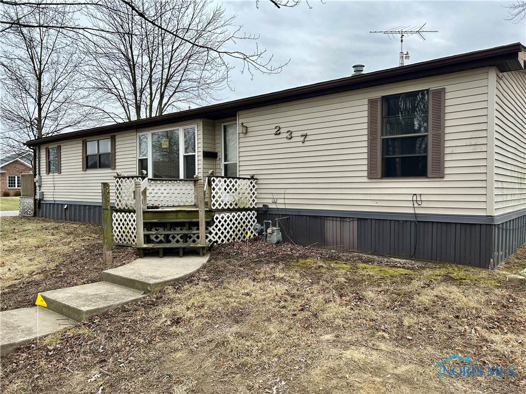 237 Columbia Street - Photo 1