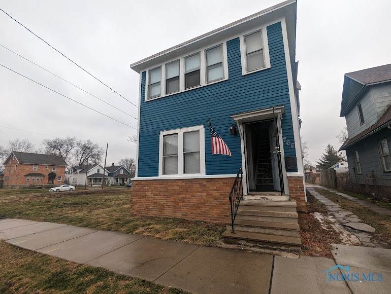 766 Redwood Avenue - Photo 1