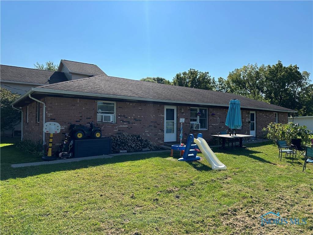 108 Bassett Avenue - Photo 1