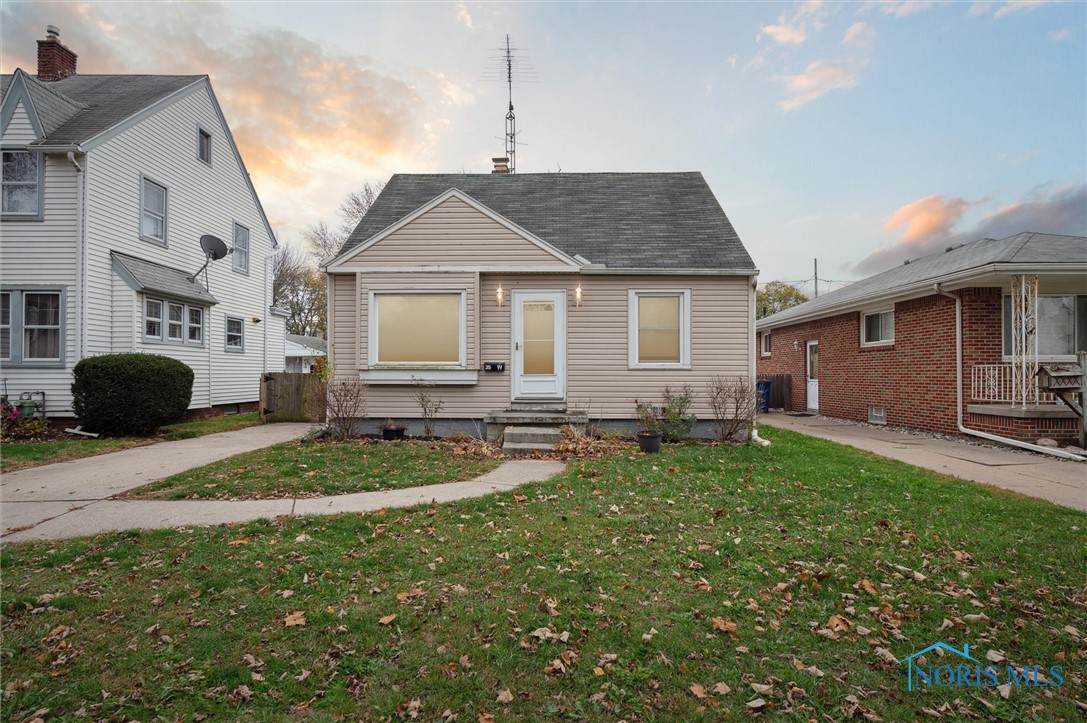 35 Capistrano Avenue - Photo 1