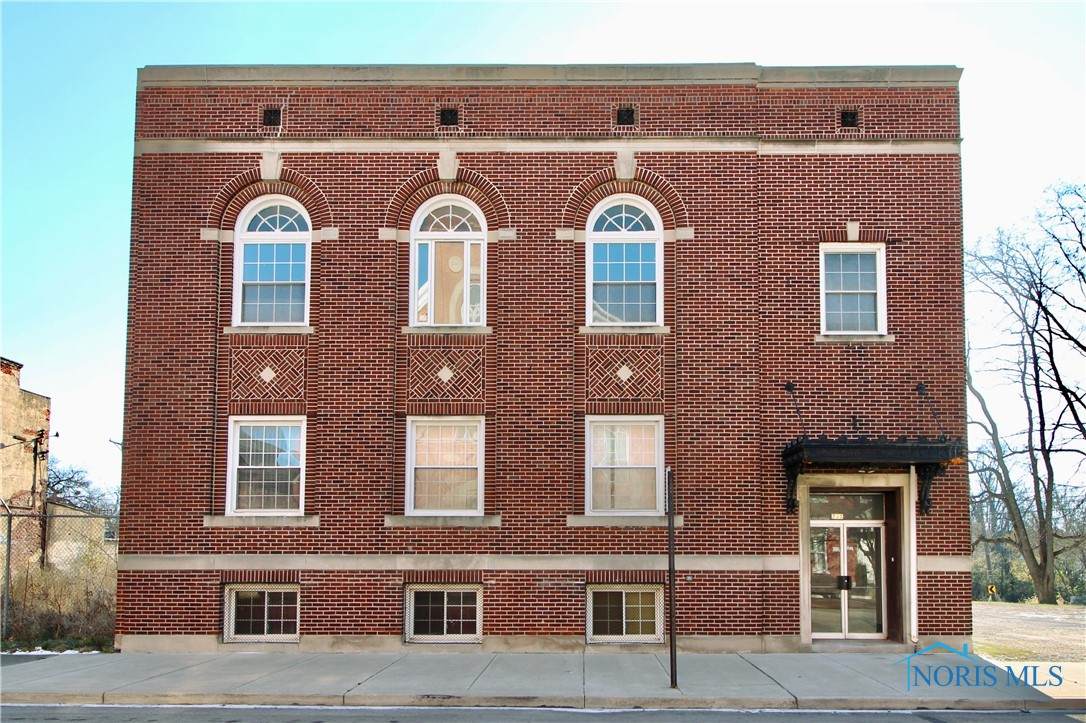 733 Saint Clair Street - Photo 1