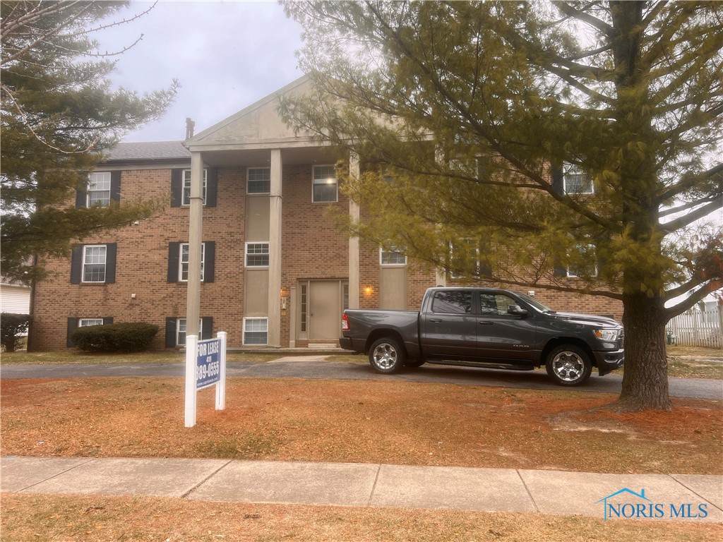 920 Hilltop Lane - Photo 1