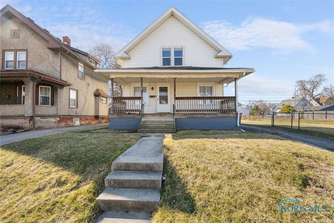 1536 Albert Street - Photo 1