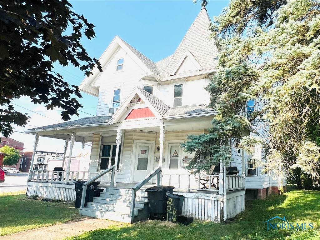 221&221 1/2 7th Street - Photo 1