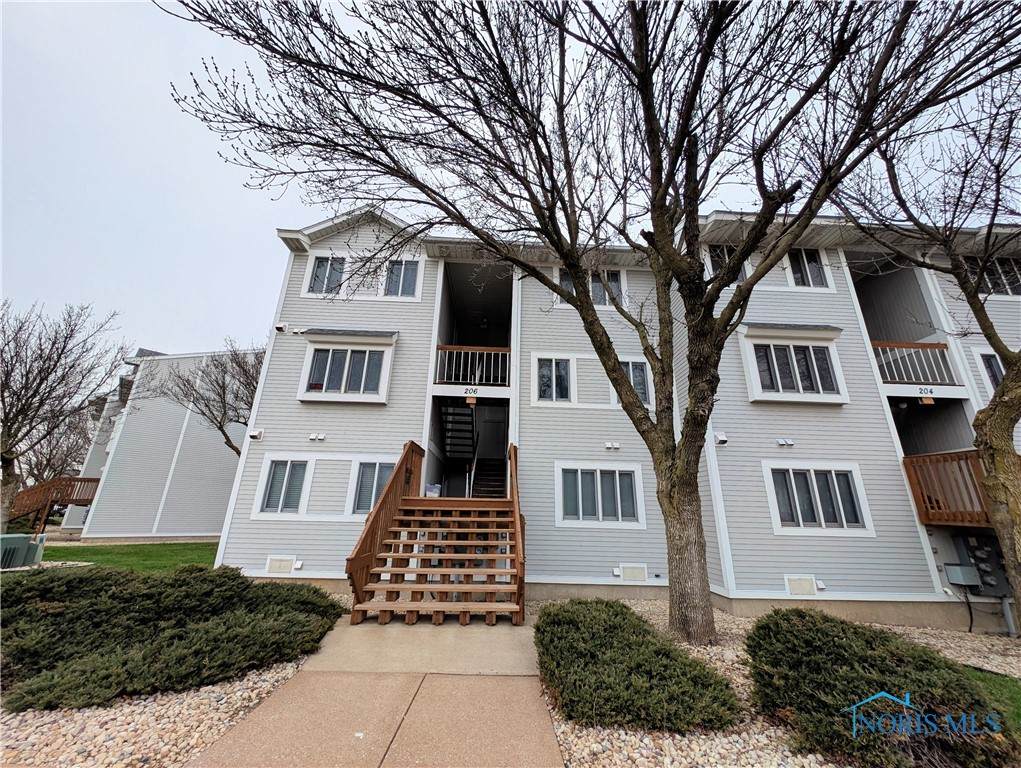 206 Lakeshore Drive - Photo 1