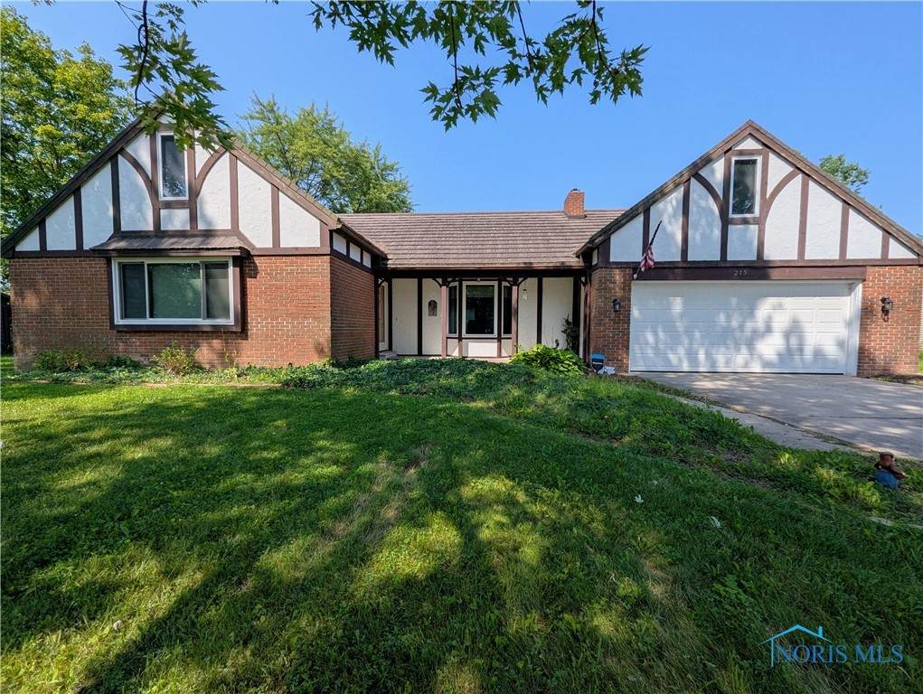 215 Lakeview Drive - Photo 1