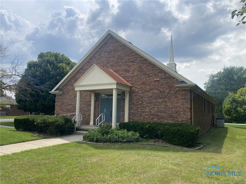 605 Glenwood Road - Photo 1