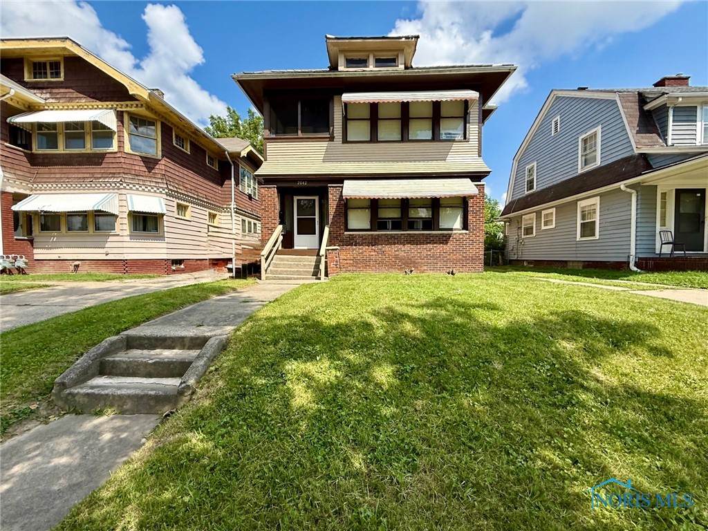 2042 Joffre Avenue - Photo 1