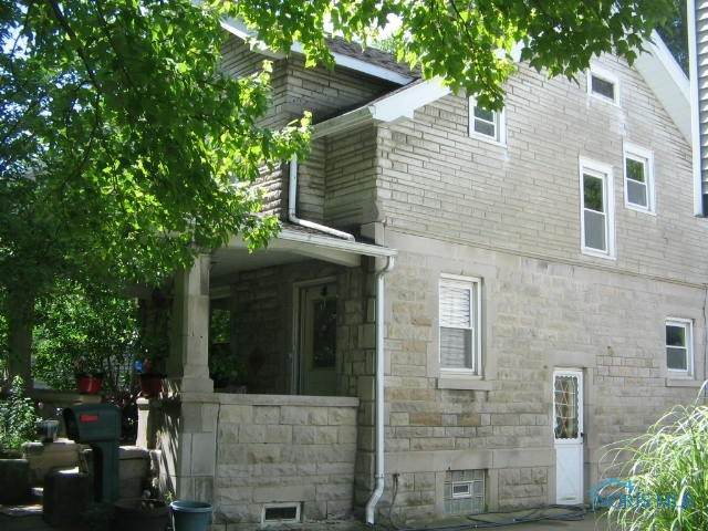 4325 Burnham Avenue - Photo 1