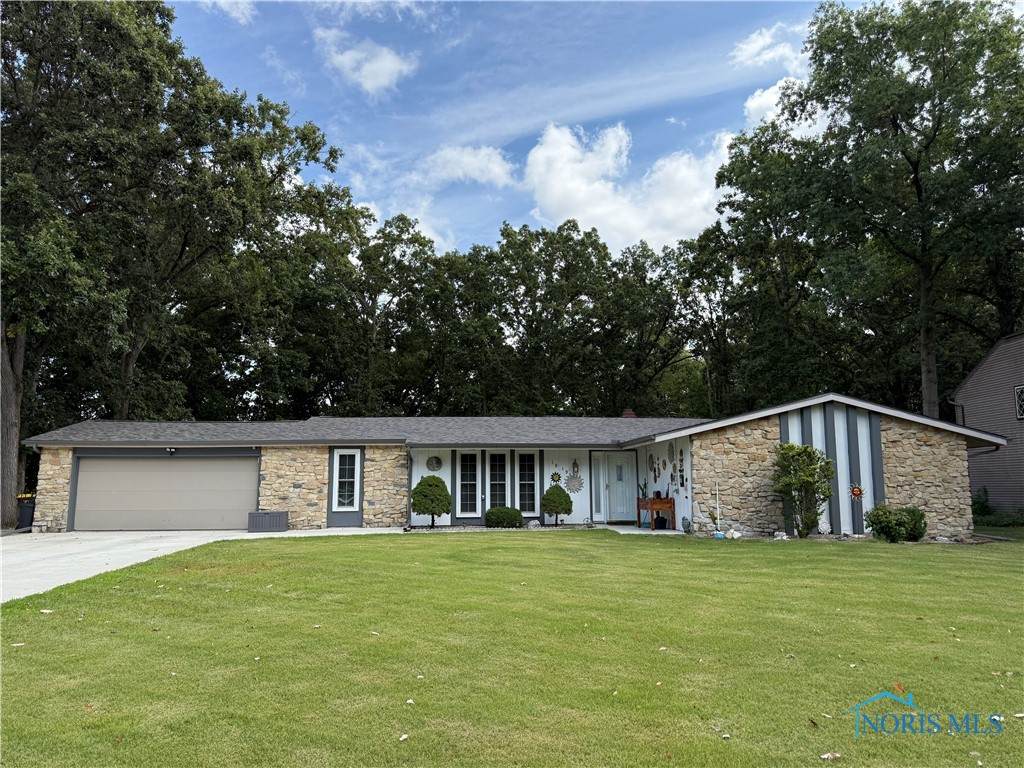 1819 Sherwood Drive - Photo 1