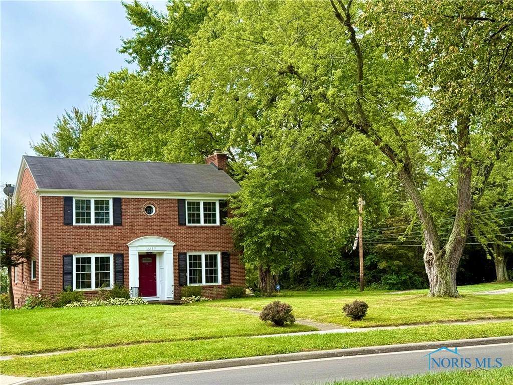 3225 Kenwood Boulevard - Photo 1