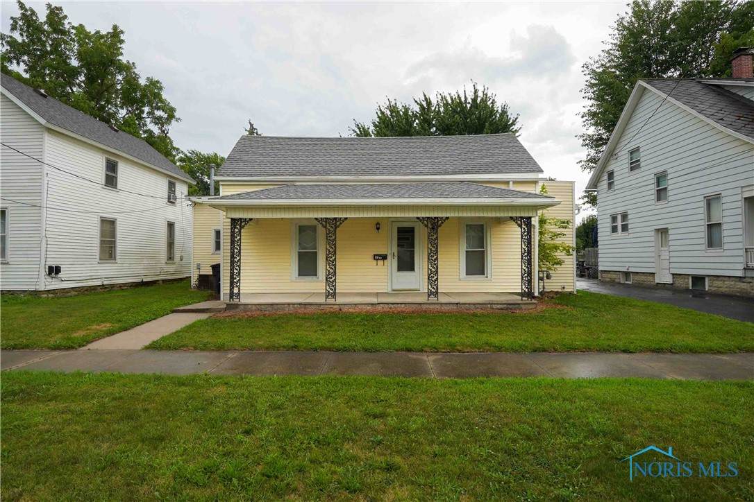 527 Lincoln Street - Photo 1